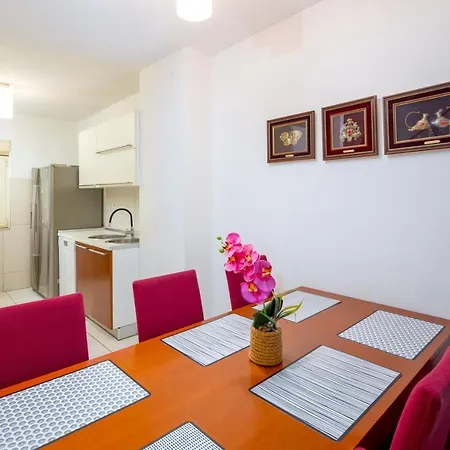 Luxe Stylish Duplex In Centre *